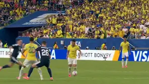 Niepodrabialny Carlo Ancelotti. Skrót meczu Brazylia vs Szkocja