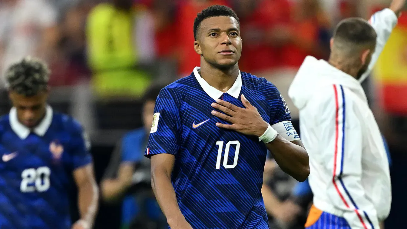 Niesamowite sceny po meczu Francji. Kylian Mbappe podszedł do kibiców i zrobił to przed kamerami