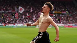 Niesamowity powrót Bayernu Monachium. 100 goli pękło, a bohater zdjął koszulkę w 99. minucie