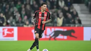 Nnamdi Collins wybrał wymarzony kierunek. Obrońca Eintrachtu chce trafić do giganta Premier League