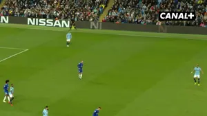 „NO VINNY, DON’T SHOOT!” Czyli Vincent Kompany zrywa pajęczynę w meczu z Leicester! Premier League oglądaj w CANAL+: