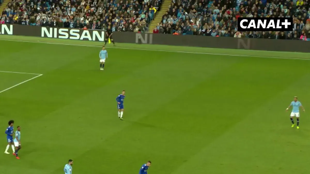 „NO VINNY, DON’T SHOOT!” Czyli Vincent Kompany zrywa pajęczynę w meczu z Leicester! Premier League oglądaj w CANAL+:
