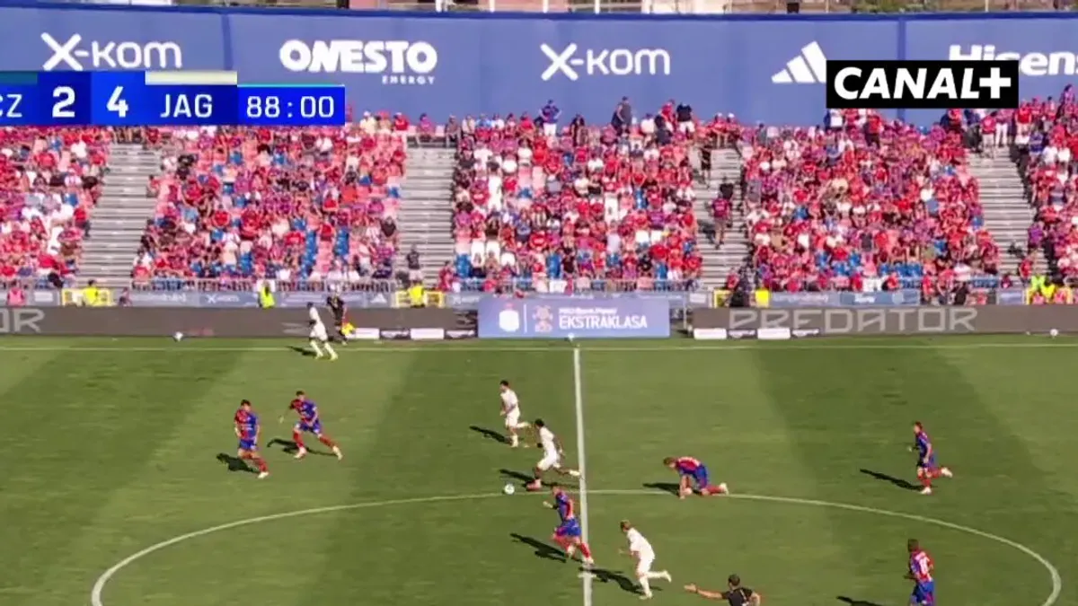 Nokaut! Youssuf sylla trafia na 5:2! Piękny gol z dystansu! Transmisja: