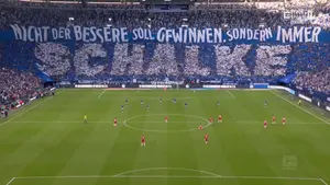 Obok takiej oprawy nie można przejść obojętnie! Tak to wyglądało na Veltins Arena podczas meczu z Bayernem.
