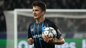 Odrzucił gigantów i czeka na jeden telefon. Transferowy rekord Belgii wisi na włosku