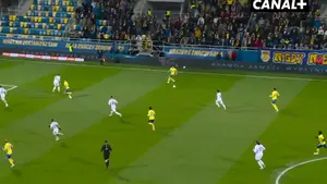 On znów to zrobił! OSKAR KUBIAK z kolejnym pięknym golem! Arka prowadzi z Zagłębiem 1:0! Transmisja: