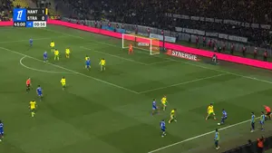 Oyedele z premierowym golem! Ale się zabawił! Luźny strzał fałszem ę