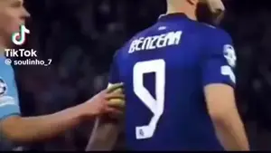 Pamiętacie, jak Zinchenko prosił Benzemę o zmarnowanie karnego?