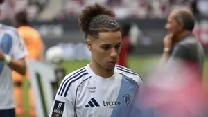 Paris FC wiceliderem Ligue 1. Liam Rosenior triumfuje w starciu z byłym klubem