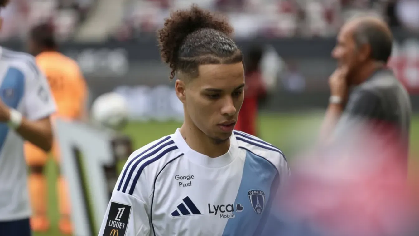 Paris FC wiceliderem Ligue 1. Liam Rosenior triumfuje w starciu z byłym klubem