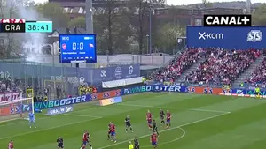 Patryk makuch show! Zawodnik Rakowa najpierw zdobył bramkę, a chwilę później wywalczył rzut karny, który wykorzystał Jon