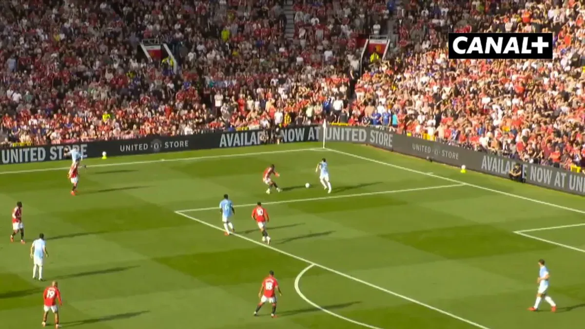 Phil Foden wylatuje z boiska! Czerwień w derbach Manchesteru!