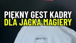 Piłkarze na rozgrzewkę wyszli w koszulkach z Jackiem Magierą