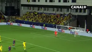 Pio Esposito! Bardzo przytomnie w polu karnym rywala zachował się napastnik Interu! Pytanie czy nie pomagał sobie ręką? 