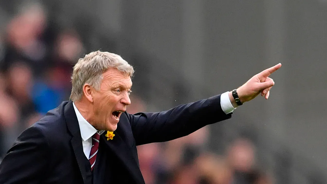 Po nieudanym transferze Moyes sprawdzi Alcaraza na środku ataku