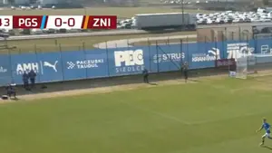 Pogoń Siedlce prowadzi ze Zniczem Pruszków po golu Karola Podlińskiego w 74. minucie OGLĄDAJ