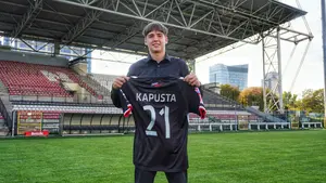 Polonia Warszawa oddaje talent. Antoni Kapusta zmienia barwy wewnątrz stolicy