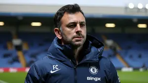 Pracował w Chelsea i Strasbourgu. Teraz porzuca Francję dla wielkiego wyzwania w ojczyźnie