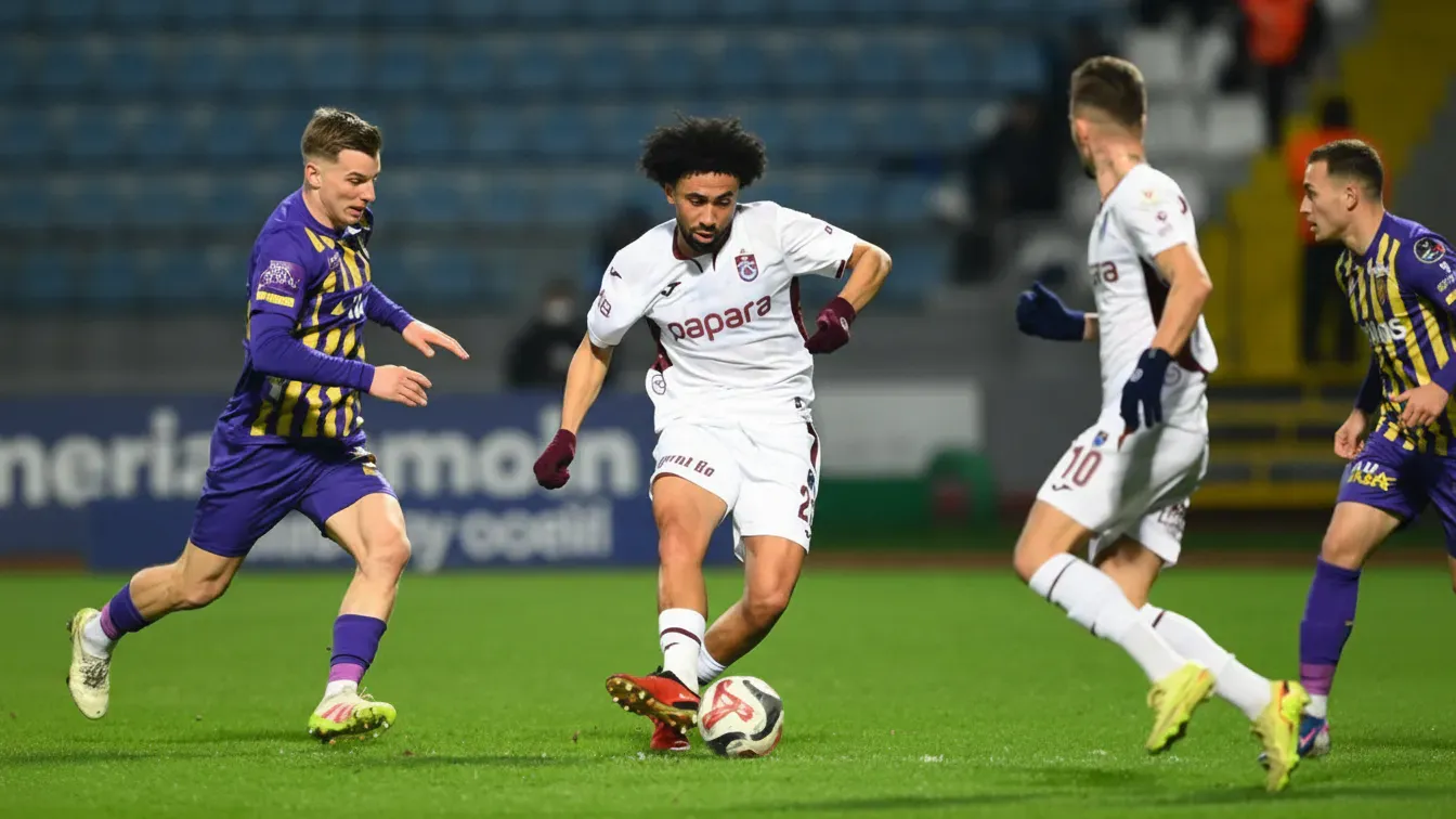 Premier League wchodzi do gry o gwiazdę Trabzonsporu. Na stole miliony i oferta z Arabii