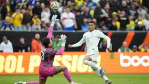Prestiżowe starcie gigantów w cieniu czerwonej kartki. Mbappe błysnął, ale obrona Francji drżała