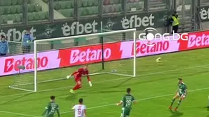 „Przecież jeszcze oddycha”. Sędzia puścił grę po brutalnym faulu!