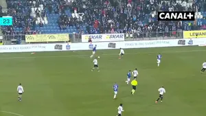 Przy okazji dzisiejszego meczu w Poznaniu nie sposób nie przypomnieć TEJ AKCJI! Stadiony świata! Lech – Legia obejrzysz 