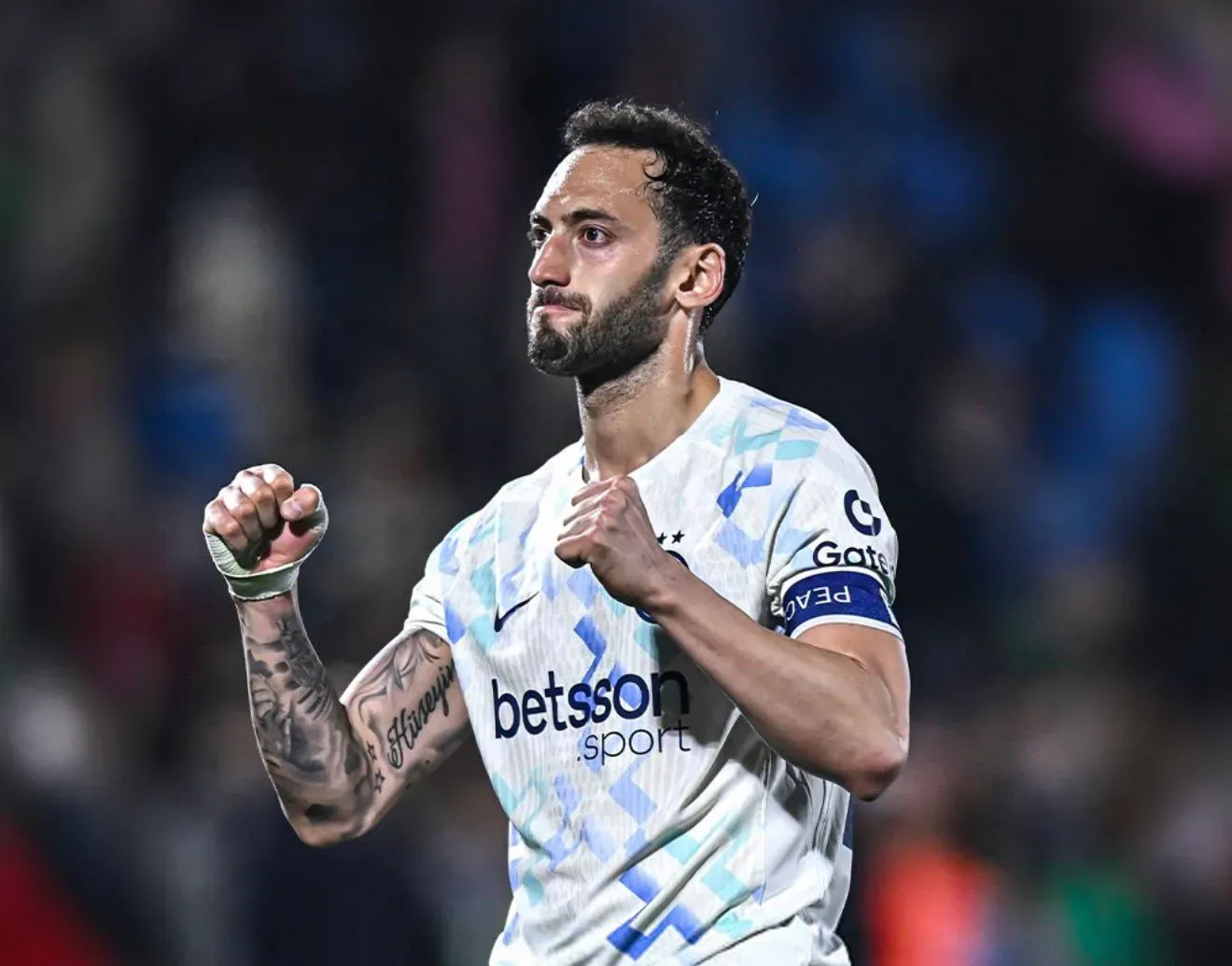 Przyszłość Hakana Calhanoglu wyjaśniona. Agent piłkarza przerywa milczenie w sprawie transferu