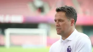 Przyszłość Mikela Artety wisi na włosku? Michael Owen zabrał głos po bolesnej porażce Arsenalu