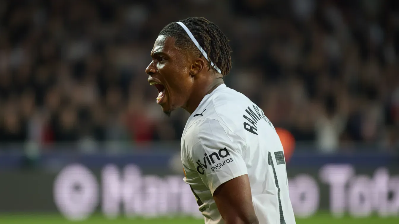 Ramazani zablokuje transfery do Serie A? Piłkarz Leeds United czeka na jedną ofertę