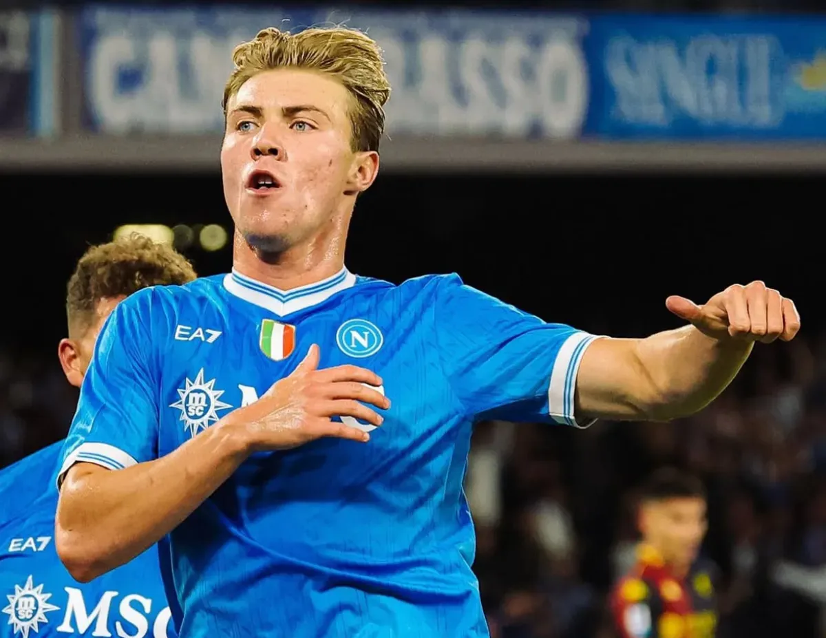 Rasmus Hojlund przerywa milczenie po odejściu z Manchesteru United. Padły mocne słowa