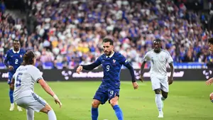 Rayan Cherki może odejść z Manchesteru City. Arsenal i Real śledzą sytuację