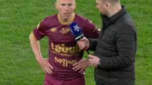 "Raz gwiżdże, raz nie, myśli że to jest jakieś Premier League czy coś czasami." Grzegorz Tomasiewicz bez ogródek o sędzi