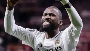 Real Madrid przedłuża kontrakt z kluczowym obrońcą. Decyzję zatwierdził José Mourinho