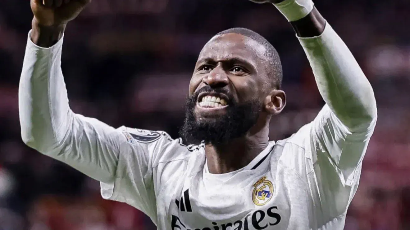 Real Madrid przedłuża kontrakt z kluczowym obrońcą. Decyzję zatwierdził José Mourinho