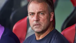 Real Madryt i Barcelona idą łeb w łeb. Mourinho i Flick powalczą o prestiżowe wyróżnienie