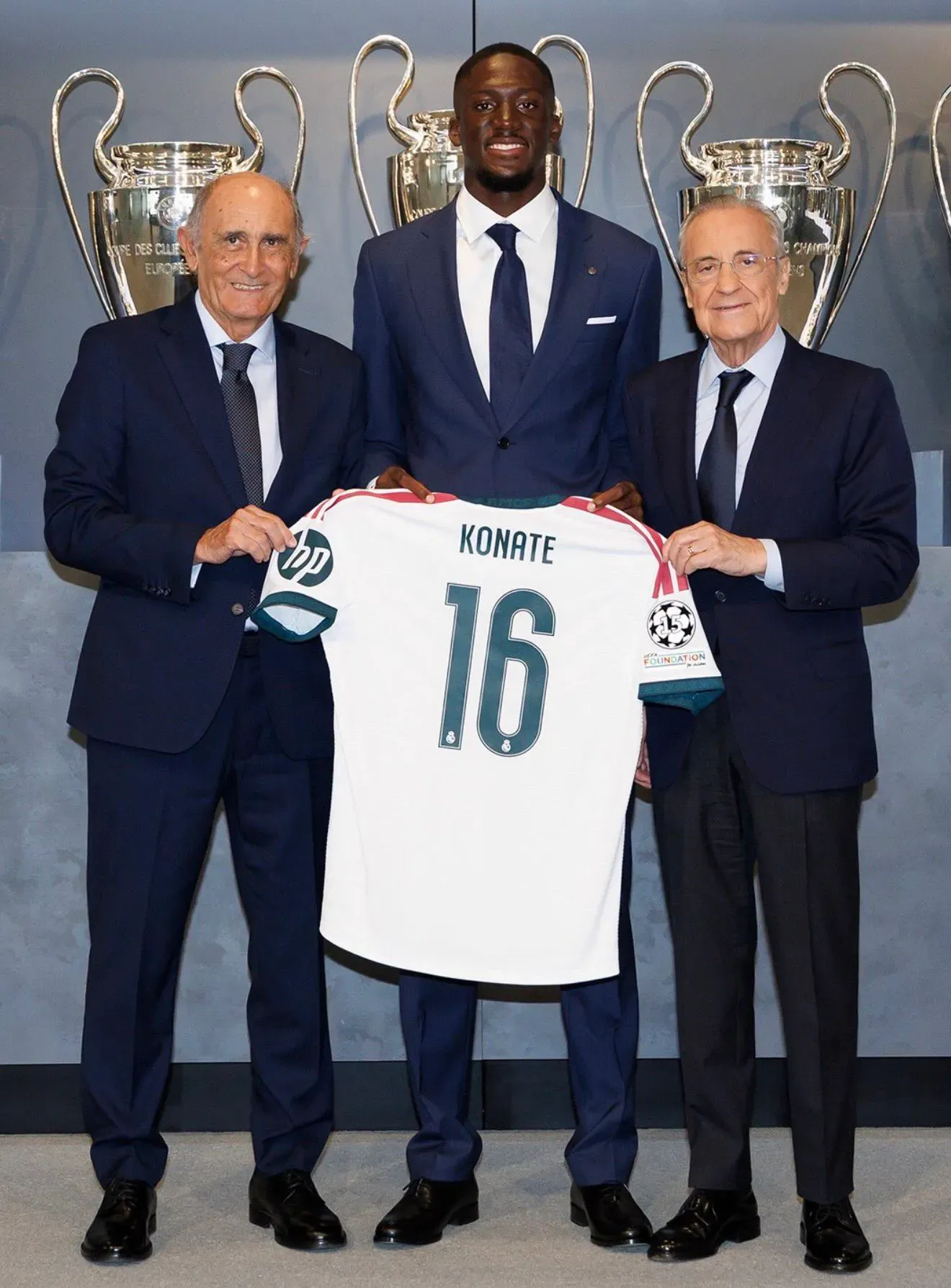 Real Madryt zaprezentował nowego obrońcę. Ibrahima Konate podpisał długi kontrakt