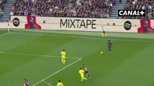 Robert lewadowski z golem! Polak ustalił wynik spotkania z Villarrealem na 4:1 Oglądaj @LaLiga w CANAL+: