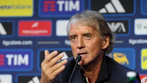 Roberto Mancini twierdzi, że sprawa podwójnego kontraktu w Manchesterze City go nie dotyczy