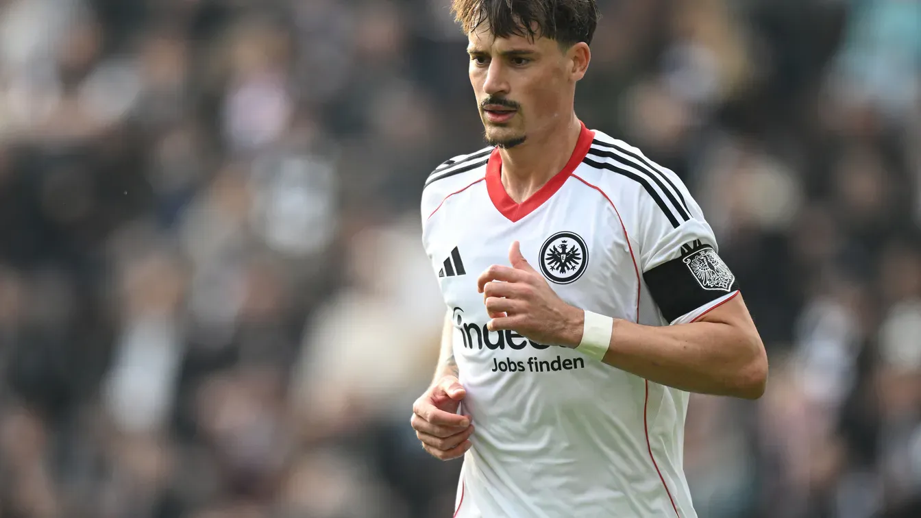Robin Koch odpowiedział na krytykę. Kapitan Eintrachtu nie zamierza krzyczeć dla kamer