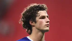 Röhl o życiu w Evertonie, Florianie Wirtzu i nowej roli na boisku