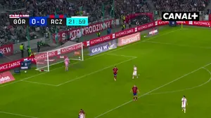 Sadileeeeeeek! Górnik prowadzi! Kapitalne uderzenie Czecha, ostatecznie piłka po rykoszecie wpada do siatki Oglądaj w CA