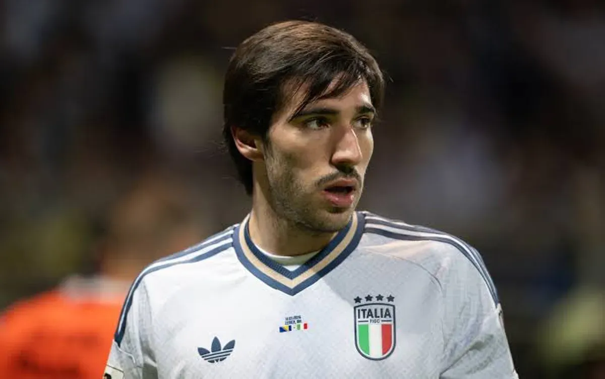 Sandro Tonali podjął kluczową decyzję. Włoch nie zamierza wracać do ojczyzny