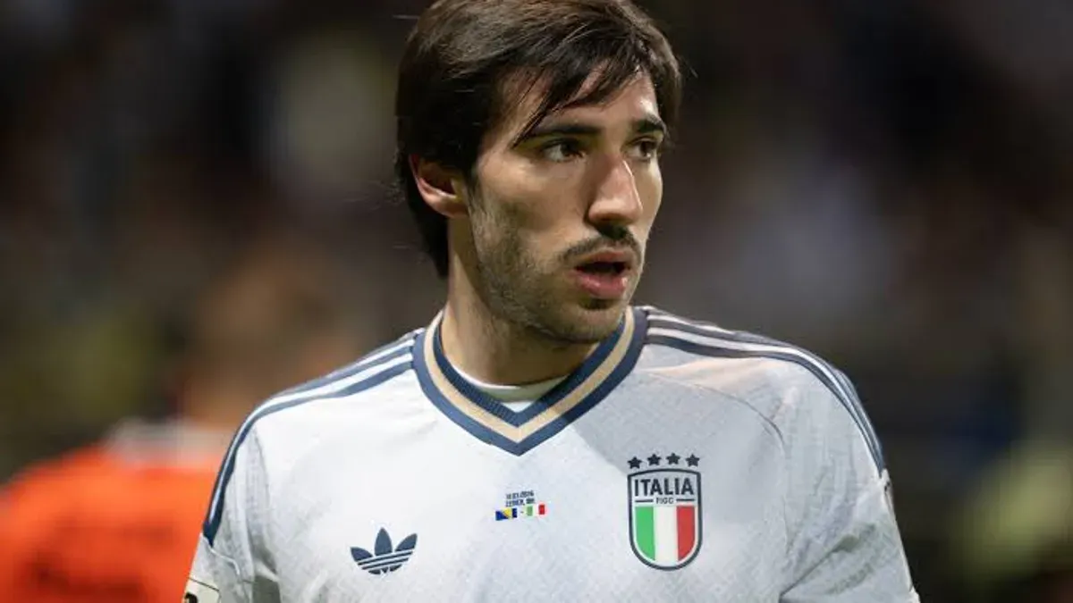 Sandro Tonali podjął kluczową decyzję. Włoch nie zamierza wracać do ojczyzny