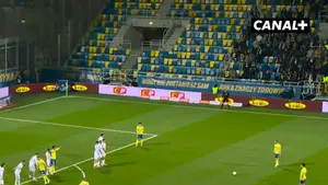 Sebastian Kerk, co Ty zrobiłeś?! Fenomenalny gol z wolnego!