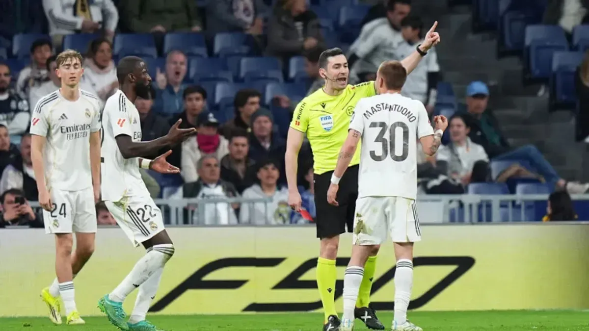 Sędzia nie wytrzymał. Wiemy, co Mastantuono wykrzyczał arbitrowi prosto w twarz