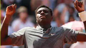 Sensacja w Paryżu! 17-latek z dziką kartą ośmieszył mistrza i pnie się w rankingu ATP