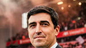 Zwolnili go po 12 porażkach, a teraz Anfield czeka na człowieka, który podbił Premier League