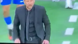 Simeone, gdy Manchester United prowadzi 1:0, a Lookman wylatuje z boiska