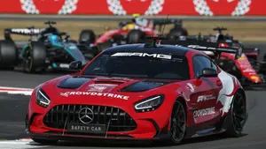 Skandal na Silverstone. FIA tłumaczy się z błędu, który odebrał kibicom finałową walkę