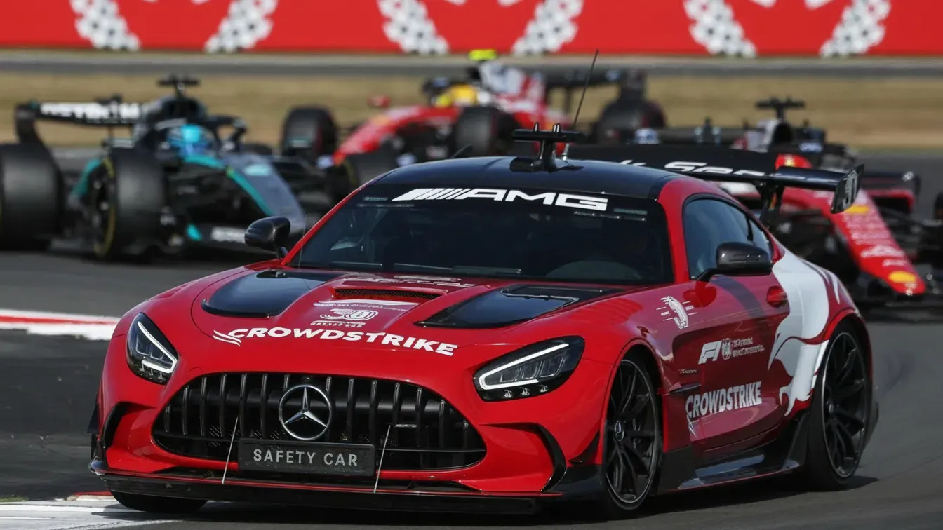 Skandal na Silverstone. FIA tłumaczy się z błędu, który odebrał kibicom finałową walkę